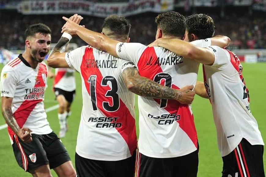 ELLITORAL_425608 |  Gentileza Al ritmo de Julián. Álvarez, el hombre de la noche, festejando uno de sus goles junto a sus compañeros.