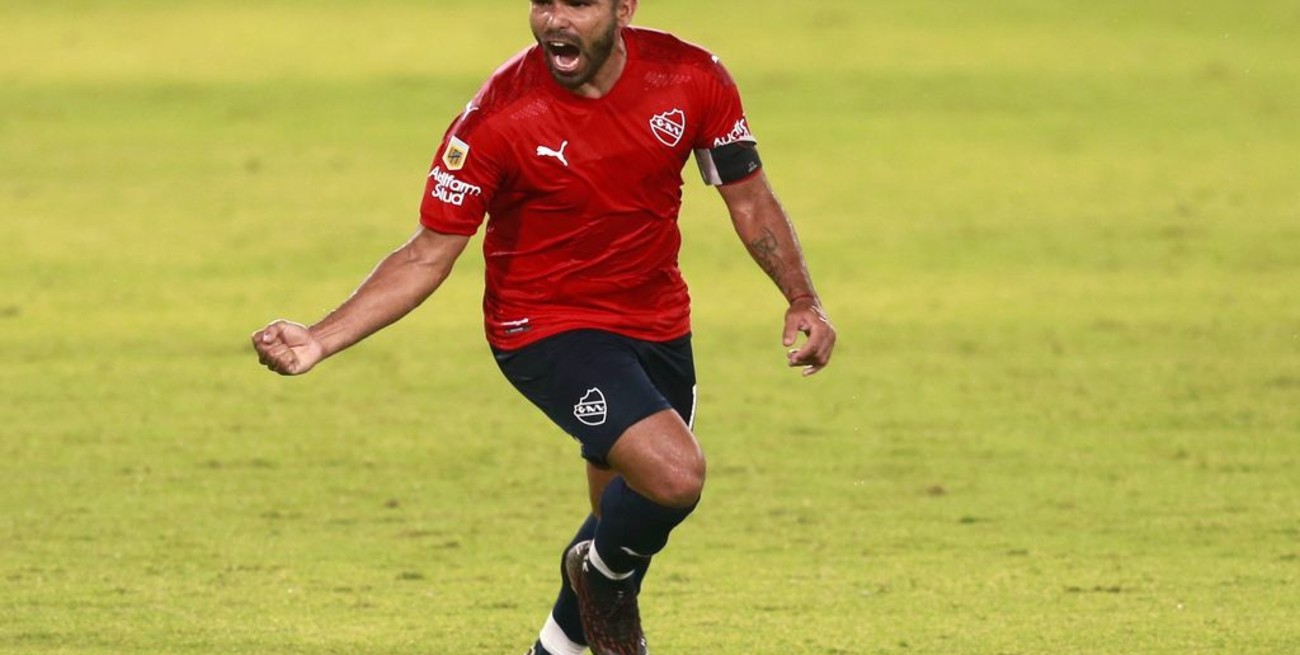 El Independiente de Domínguez se quedó sin goleador: Silvio Romero se va a al Fortaleza de Brasil