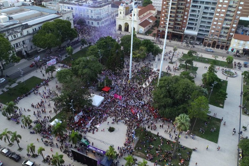 La marcha 8M desde el drone de El Litoral