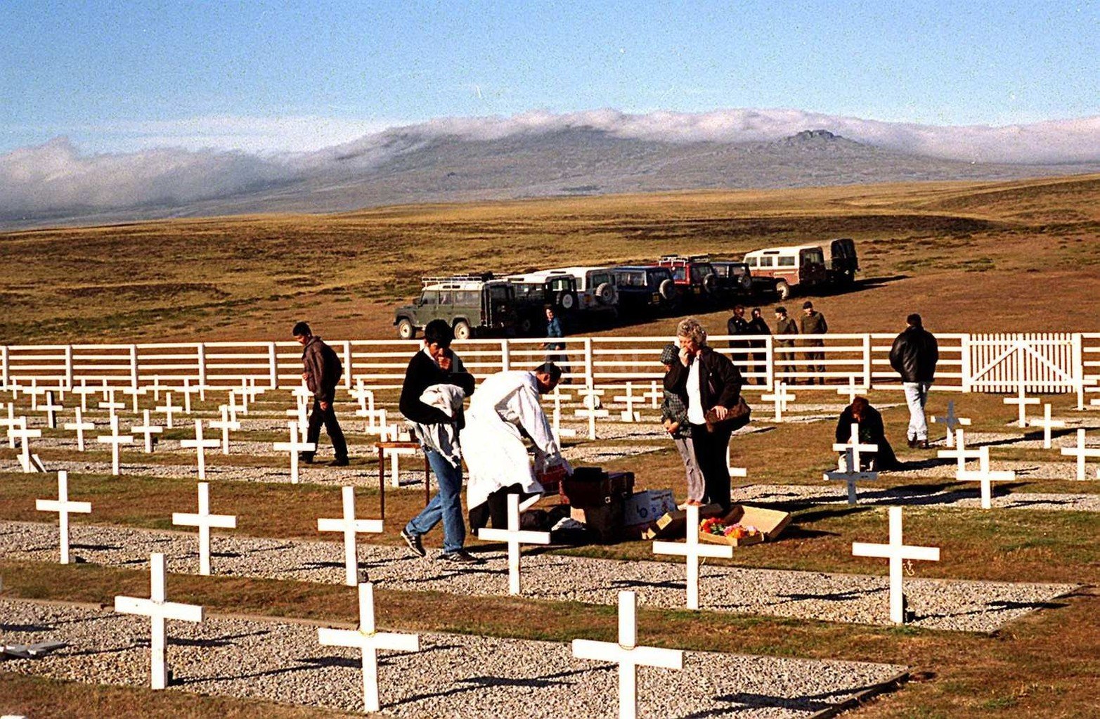 Los familiares de los caídos en Malvinas pudieron con los años llegar hasta el cementerio dónde fueron enterrados los soldados de apenas 19 años.