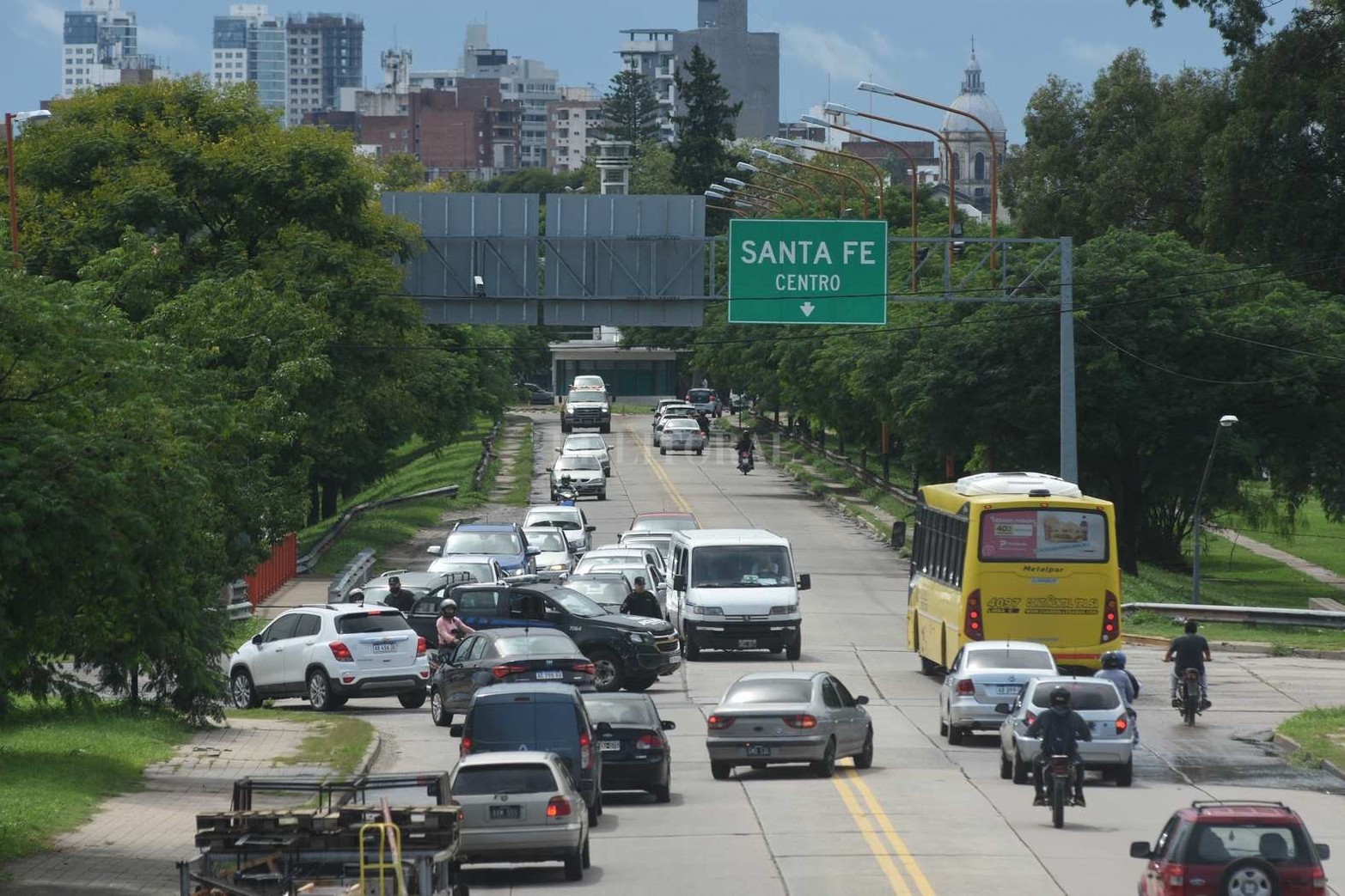 Caos y demoras. Protesta de taxistas santafesinos tras el ataque a un compañero
Los trabajadores se concentran en el rulo de Cilsa. Cortan el tránsito a Santo Tomé. Reclaman una respuesta a las autoridades.