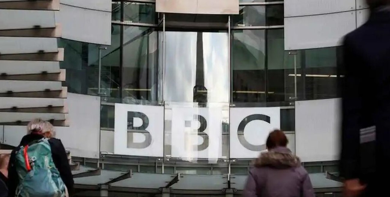 La BBC retira a sus periodistas de Rusia al acusar al Kremlin de "criminalizar el periodismo"