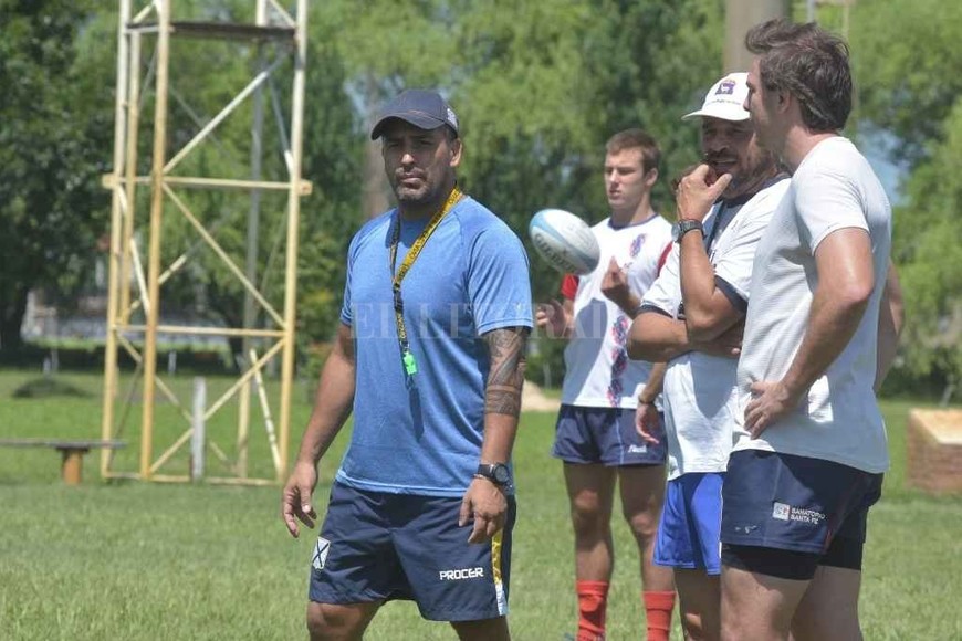 ELLITORAL_440877 |  Guillermo Di Salvatore. Martín Valentinuzzi, Head Coach de Santa Fe, junto a Luciano Bordón y Federico Patrizi, dos de sus colaboradores.