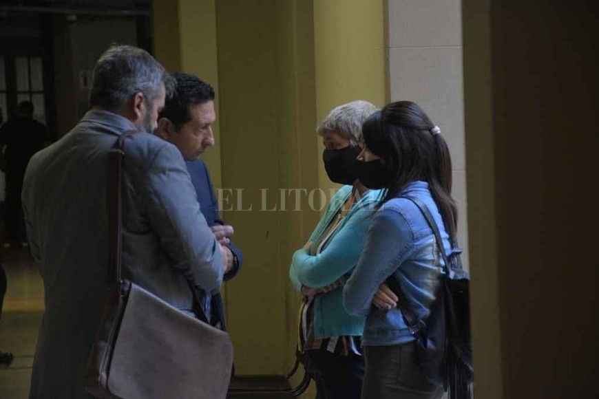ELLITORAL_442763 |  Flavio Raina. Los fiscales Marchi y Giavedoni, comunicaron los alcances del fallo a familiares de la víctima.