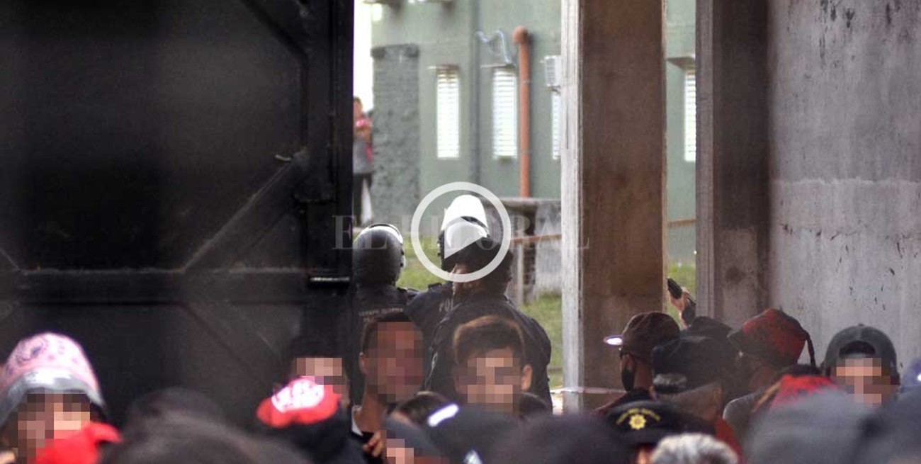 Policías baleados en la previa de Colón vs. Peñarol: uno de alta  y otro en terapia intensiva