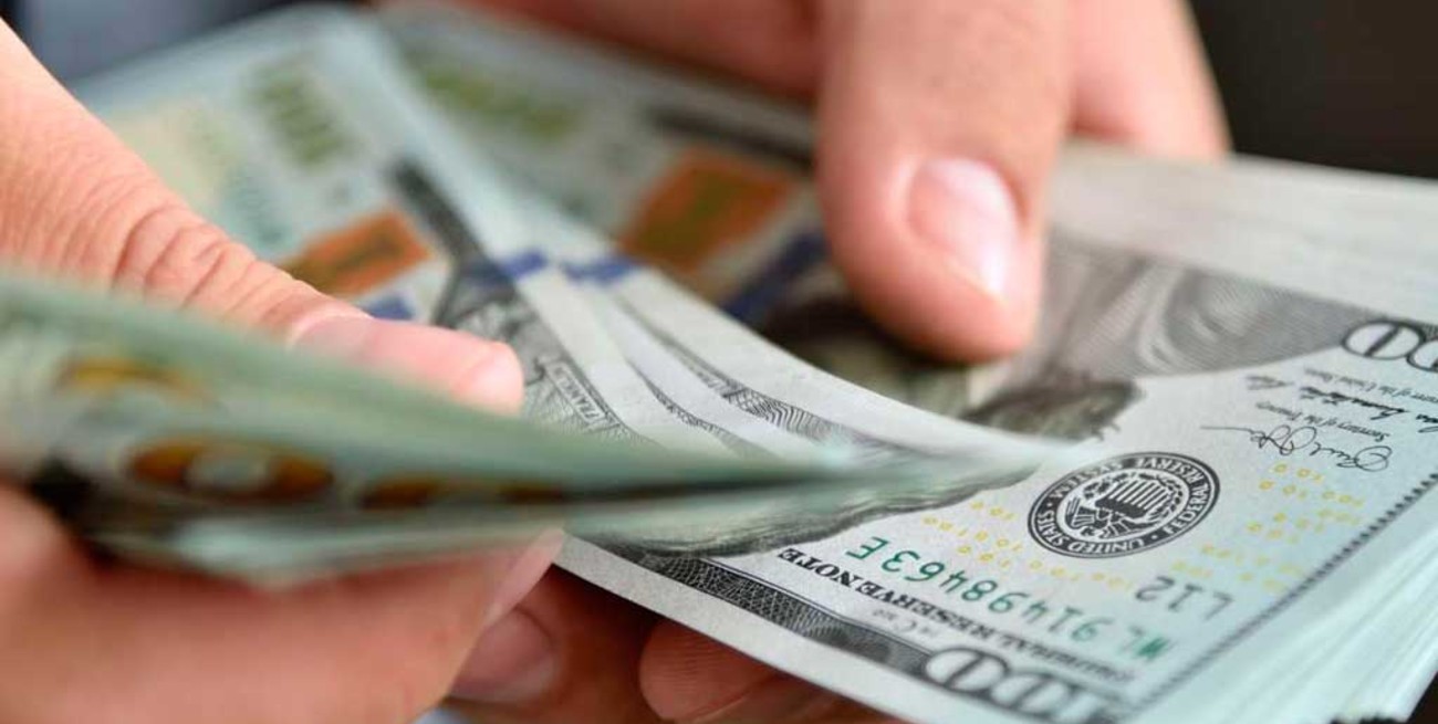 Tras dos jornadas en alza, el dólar blue bajó y cerró a $ 201