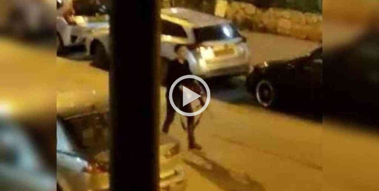 Video: el momento en que un terrorista asesinó a quemarropa a cinco personas en Tel Aviv  