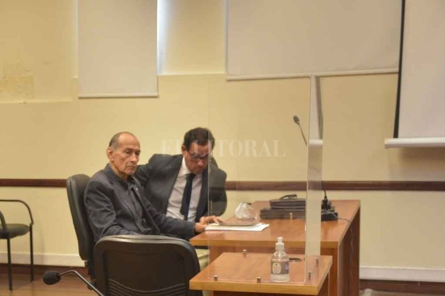 ELLITORAL_442762 |  Flavio Raina. Los abogados defensores, Juan Aguilar y Garmán Corazza, recibieron la sentencia sin la presencia de su representado en la sala -estaba en la cárcel de Las Flores por videoconferencia-.