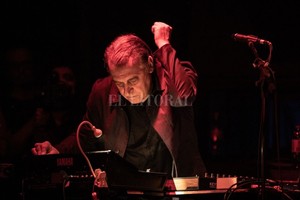 Gentileza Mariano Sanjiao Las máquinas funcionan como una central misilística, y la guitarra es una especie de ametralladora psicodélica , cuenta melero sobre el show, en el que lo acompaña Guillermo Rodríguez.