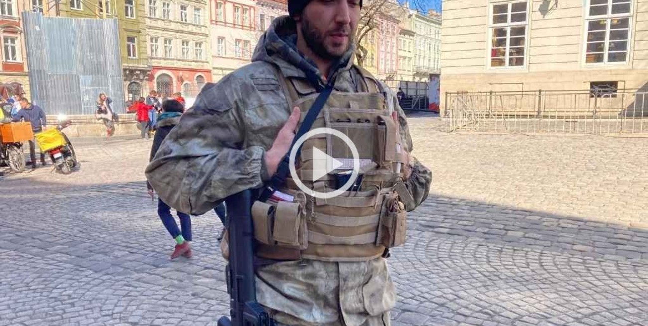Es abogado y se unió a las fuerzas de defensa territorial: "El pueblo ucraniano es el botín de guerra"