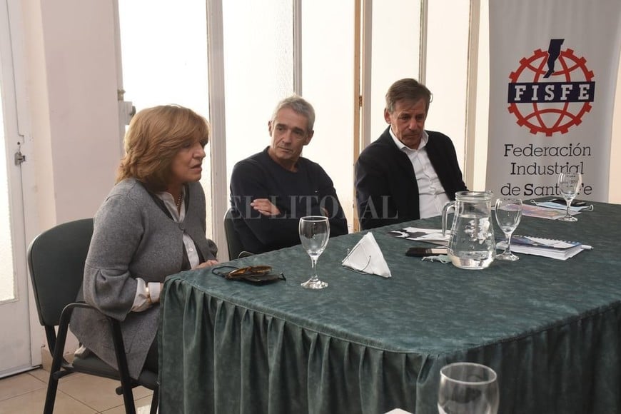 ELLITORAL_447953 |  Guillermo Di Salvatore El presidente de la UISF, Alejandro Taborda; la ministra de Infraestructura, Silvina Frana y el intendente Emilio Jatón.