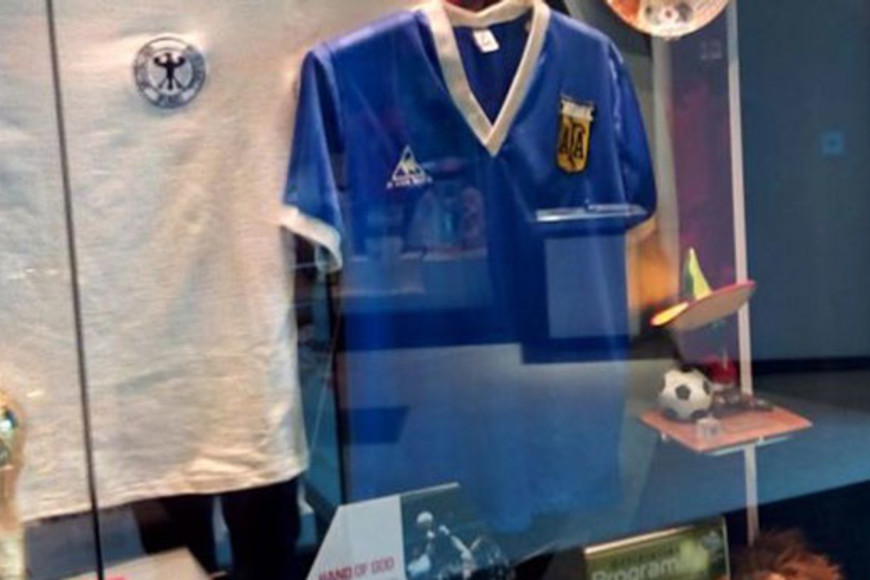 ELLITORAL_448724 |  Gentileza La camiseta en el museo del fútbol en Manchester.