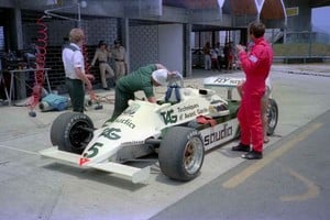 ELLITORAL_444773 |  Archivo Colgó el casco. La foto tiene 40 años, en el momento en que Lole Reutemann se baja del Williams FW07 en el autódromo Jacarepaguá, en Río de Janeiro (Brasil), segunda prueba de la temporada 1982 de Fórmula 1.