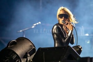 ELLITORAL_445186 |  Gentileza Lollapalooza Argentina Myley Cyrus fue la figura de la primera jornada, capaz que hacer estallar a la multitud con pequeños gestos.