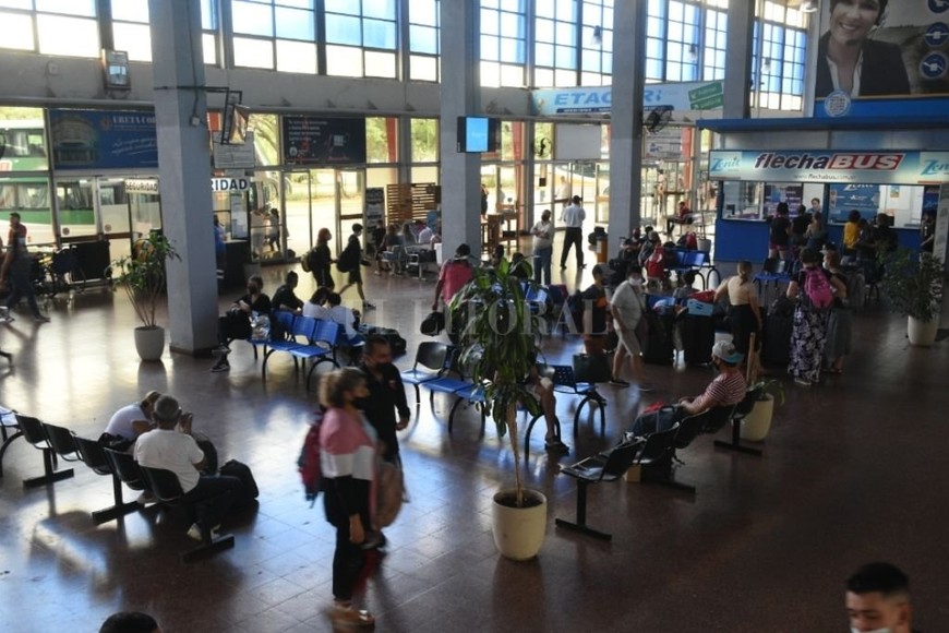 ELLITORAL_444126 |  Luis Cetraro Hall. Es el espacio principal de espera de la terminal, uno de los ambientes a refuncionalizar.
