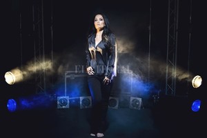 ELLITORAL_446201 |  Gentileza Tim Tronckoe A fines del año pasado me sentía súper cansada, con burn out y sin energía. Ese fue el punto cuando comencé a escribir las letras de este álbum. El proceso fue doloroso, pero superar tales sentimientos y desafíos me hizo más fuerte , cuenta la Turunen.