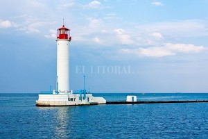 ELLITORAL_442415 |  Wikipedia Faro de Vorontsov sobre el Mar Negro en Odessa, Ucrania. Hacer del Mar Negro una especie de  mare nostrum , es una de las razones para que Putin haya llegado hasta ejercer el terrorismo nuclear.