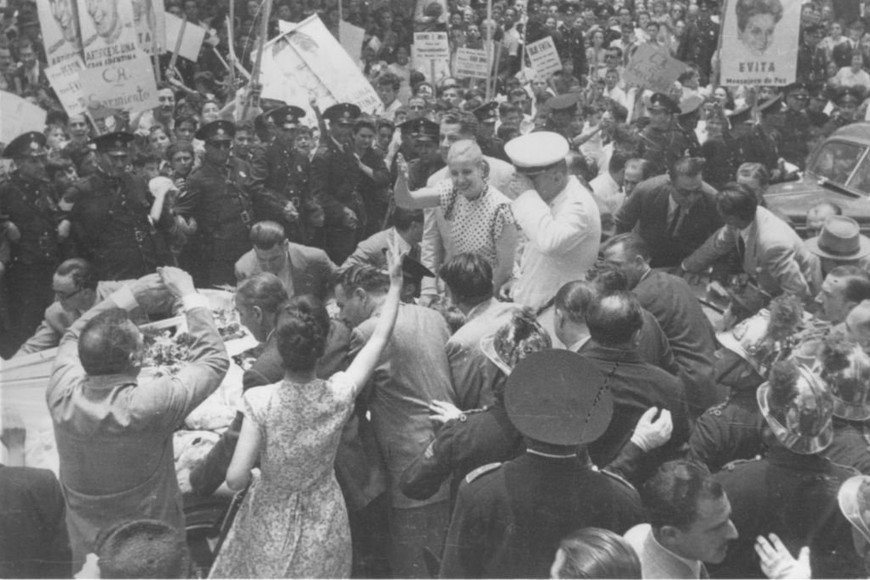 ELLITORAL_446308 |  Birri Bienvenida a Juan Domingo Perón y a Eva Duarte de Perón en su visita a la ciudad de Santa Fe en el año 1948.