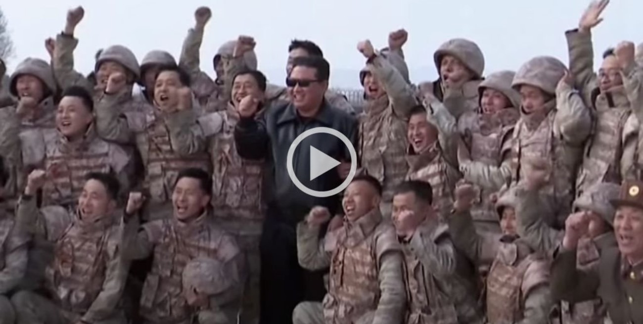 Video: Corea del Norte celebró el lanzamiento de su misil más potente en la historia