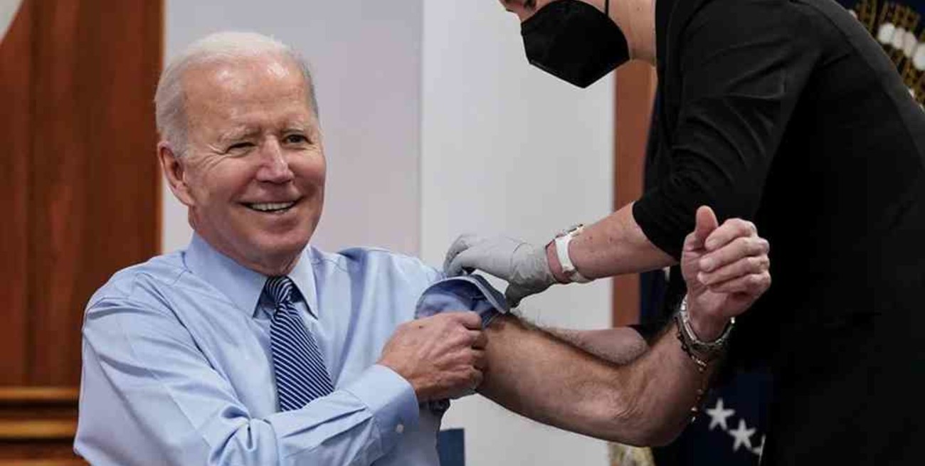 Joe Biden recibió una segunda dosis de refuerzo de la vacuna contra el coronavirus
