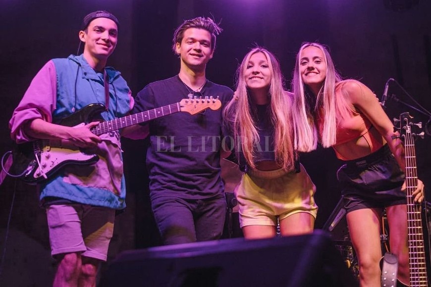 ELLITORAL_443373 |  Gentileza producción Cada Cual se integra con Bruno Marchi (guitarra), Germán Döbler (batería), Lula Martínez (voz) y Milagros Farioli (bajo).