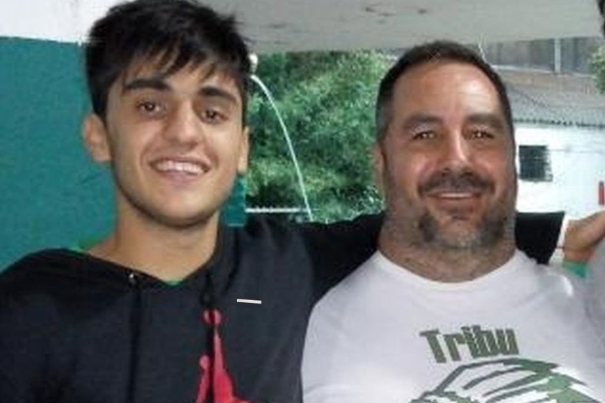 ELLITORAL_449235 |  Archivo Abrazo. Lucio Belfiori junto a su tío, Walter Bogdanowicz, quien este domingo piensa hacerle un prometido asado.