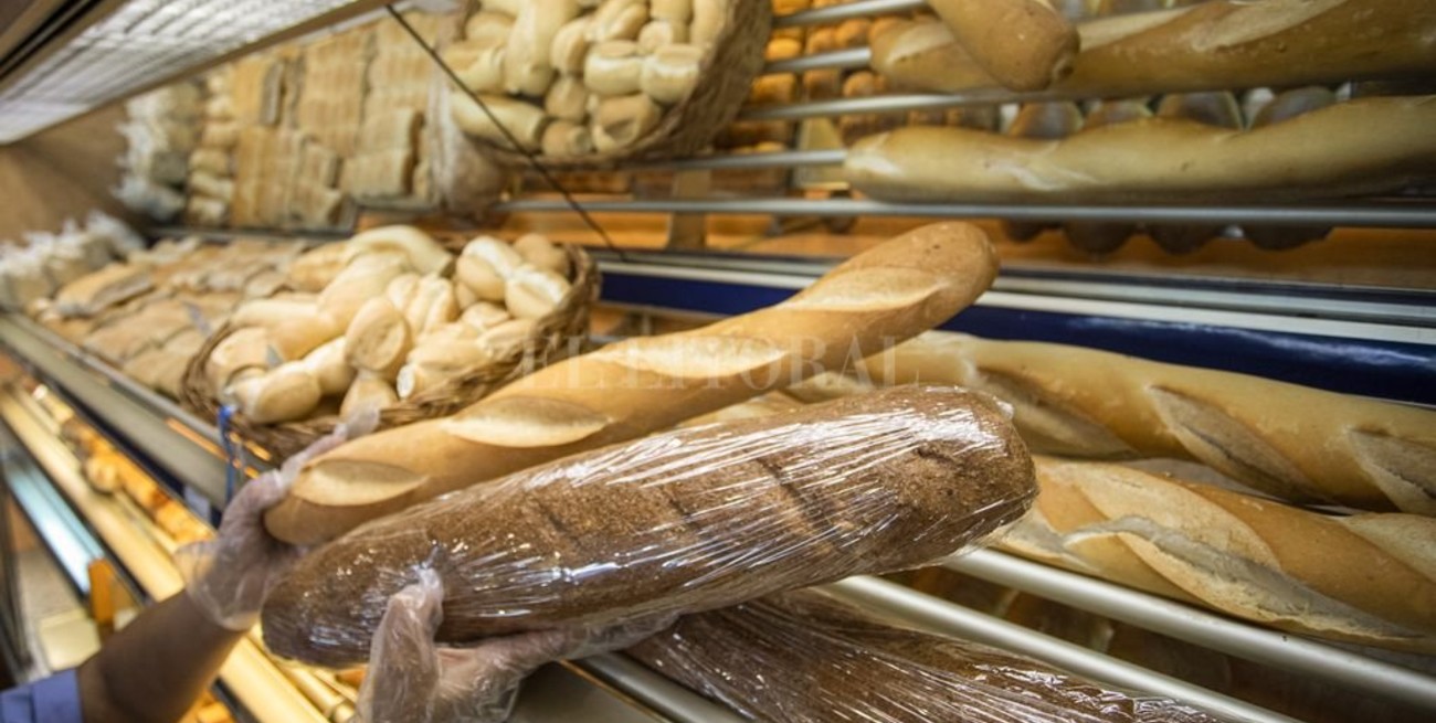 La bolsa de harina aumentó un 60 % y el kilo de pan podría subir unos 30 pesos en Santa Fe