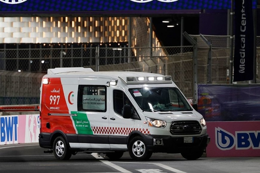 ELLITORAL_446282 |  Reuters La ambulancia que trasladaba a Mick tras el accidente