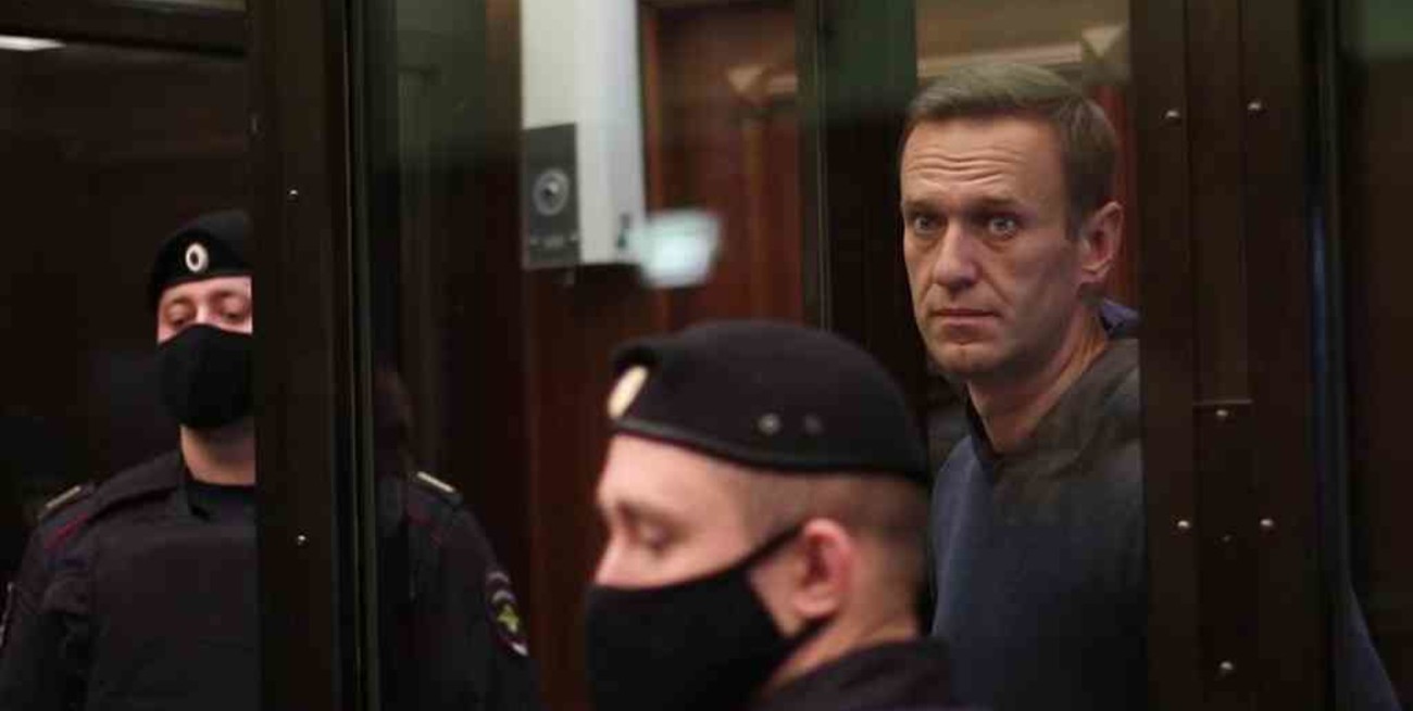 El líder opositor ruso Alexei Navalny fue condenado a nueve años de cárcel 