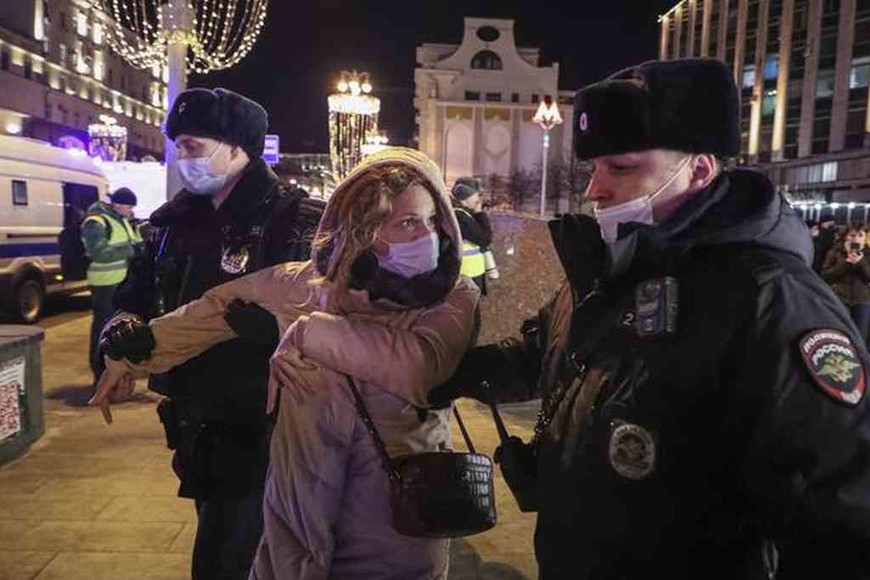 ELLITORAL_441573 |  Reuters Policía de Moscú reprimiendo a manifestantes.