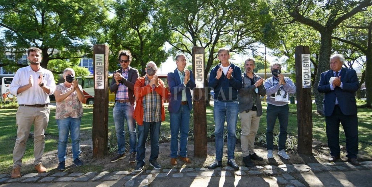 Tres pilares y un futuro Paseo de la Memoria: la ciudad de Santa Fe conmemoró el 24M