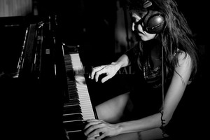 Gentileza ULA Producciones Lavanda está compuesto por canciones propias junto a reversiones de clásicos, algunas de ellas acompañadas por reconocidos artistas como Andrés Pilar y Marcelo Moguilevsky.