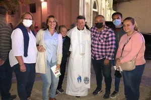 Gentileza La diputada Florito junto a monseñor Fenoy en la parroquia Nuestra Señora del Tránsito.