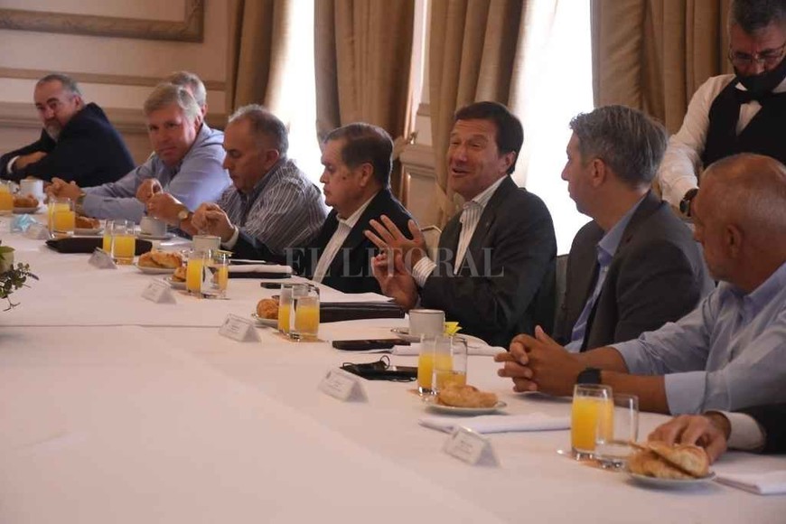 ELLITORAL_443993 |  Guillermo Di Salvatore La mesa de los directivos de la Bolsa y un compromiso para sostener gestiones con todos los estamentos estatales; se comprometen en  infraestructura y marco jurídico para inversiones .