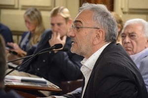 ELLITORAL_449099 |  Gentileza Cámara de Senadores Alcides Calvo agradeció a sus pares del oficialismo y la oposición. También dejó constancia de los compromisos asumidos por funcionarios provinciales para que se agilice el Fondo de Electrificación Rural.