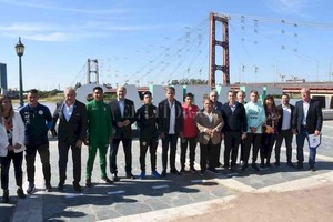 Flavio Raina Este miércoles por la mañana, en la previa del arranque del certamen, se realizó la presentación oficial en el Puente Colgante.