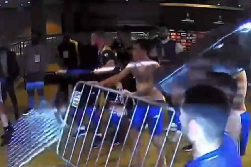 ELLITORAL_448245 |  Gentileza Los violentos incidentes de los que participó el plantel de Boca en el estadio de Atlético Mineiro.
