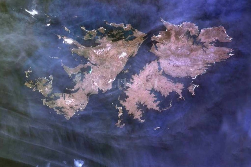 ELLITORAL_447619 |  Archivo El Litoral Ícono. Las islas Malvinas fotografiadas por el satélite argentino SAC-C, que orbita la Tierra a 705 kilómetros de altura.
