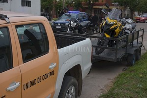 ELLITORAL_446663 |  Luis Cetraro El registro gráfico muestra un operativo de control realizado días atrás en conjunto entre el municipio y la policía en San Lorenzo y Pedro de Vega (barrio Los Hornos).