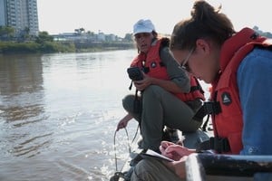 ELLITORAL_446441 |  Gentileza PITES Se realizan mediciones y se toman muestras para hacer un relevamiento del hábitat fluvial, la calidad del agua y la biodiversidad de los ríos.