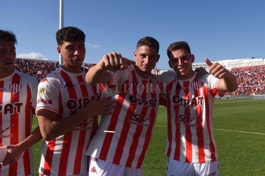 ELLITORAL_449544 |  Eduardo Seval Los tres mosqueteros. Nardoni, González y Juárez, los jóvenes valores que al Unión de Munúa le está rindiendo con creces.