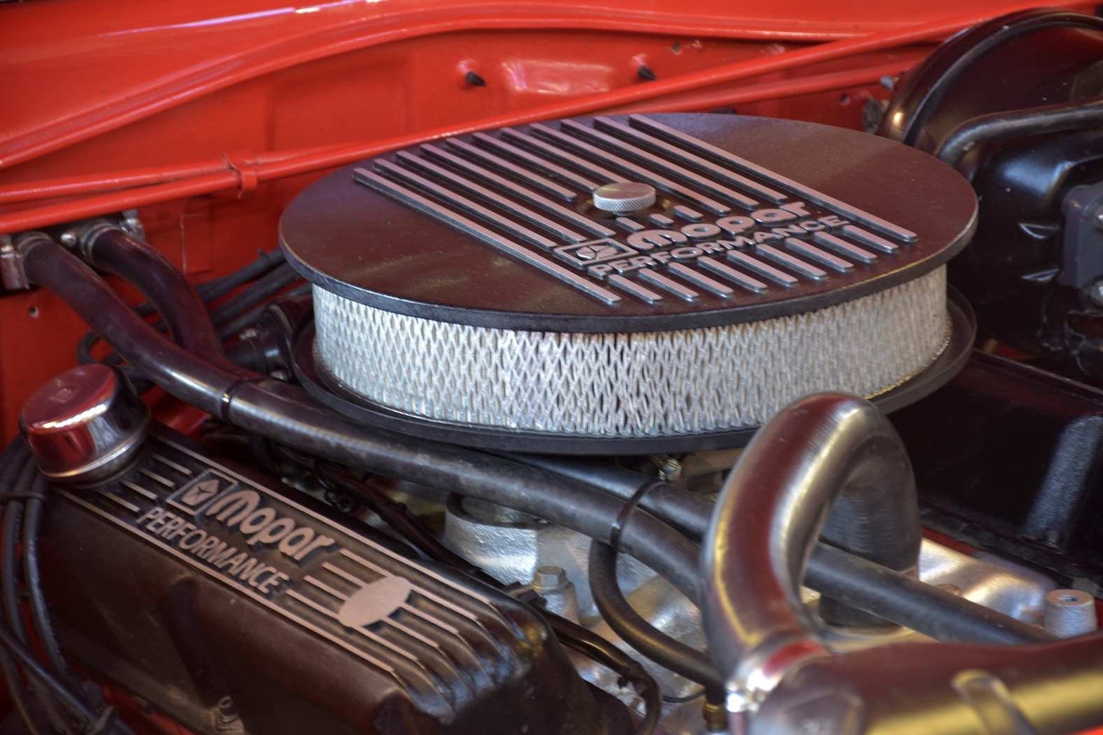 Una exposición de autos antiguos hizo lucir con "encanto retro" a la Estación Belgrano.