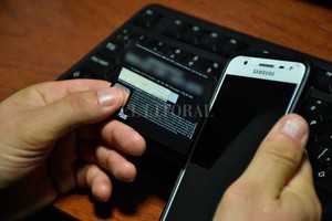 Archivo El Litoral / Pablo Aguirre Hace un año que no uso estas tarjetas, ni la cuenta, así que claramente se trata de un fraude , denunció Caty L. a El Litoral.