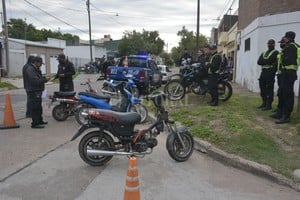 ELLITORAL_451270 |  Luis Cetraro Operativos. Desde la semana pasada, la policía puede retener motos que incumplan ciertas normas.
