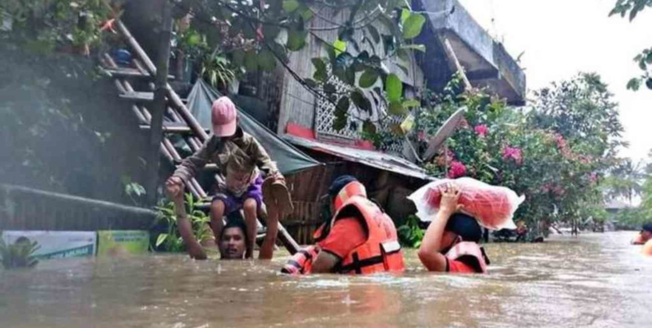 Ascienden a 42 los muertos por deslizamientos de tierra e inundaciones en Filipinas