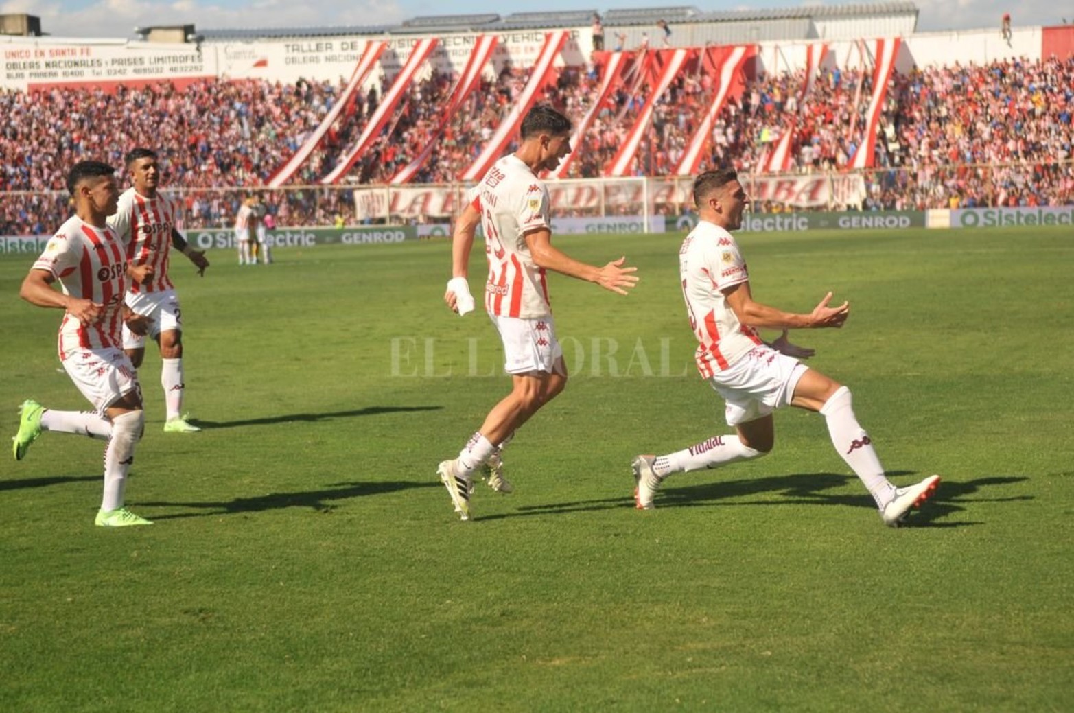 Unión y Newell´s juegan en la calurosa tarde en Santa Fe por la novena fecha de la Liga Profesional de Fútbol.