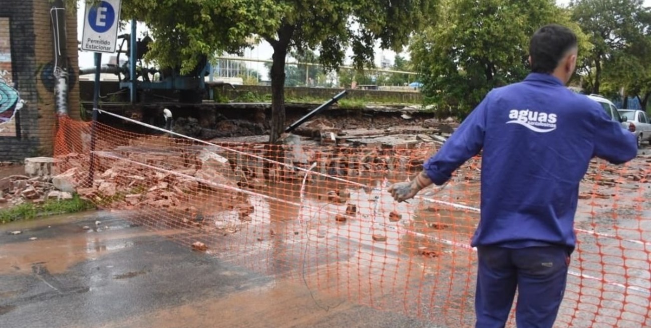 Se desmoronó una pared de la planta de Aguas Santafesinas