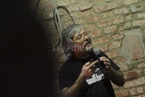 ELLITORAL_450339 |  Pablo Aguirre Café X 2. Claudio Sánchez estará el viernes y el sábado en la ciudad para dar inicio al ciclo de Café Científico.