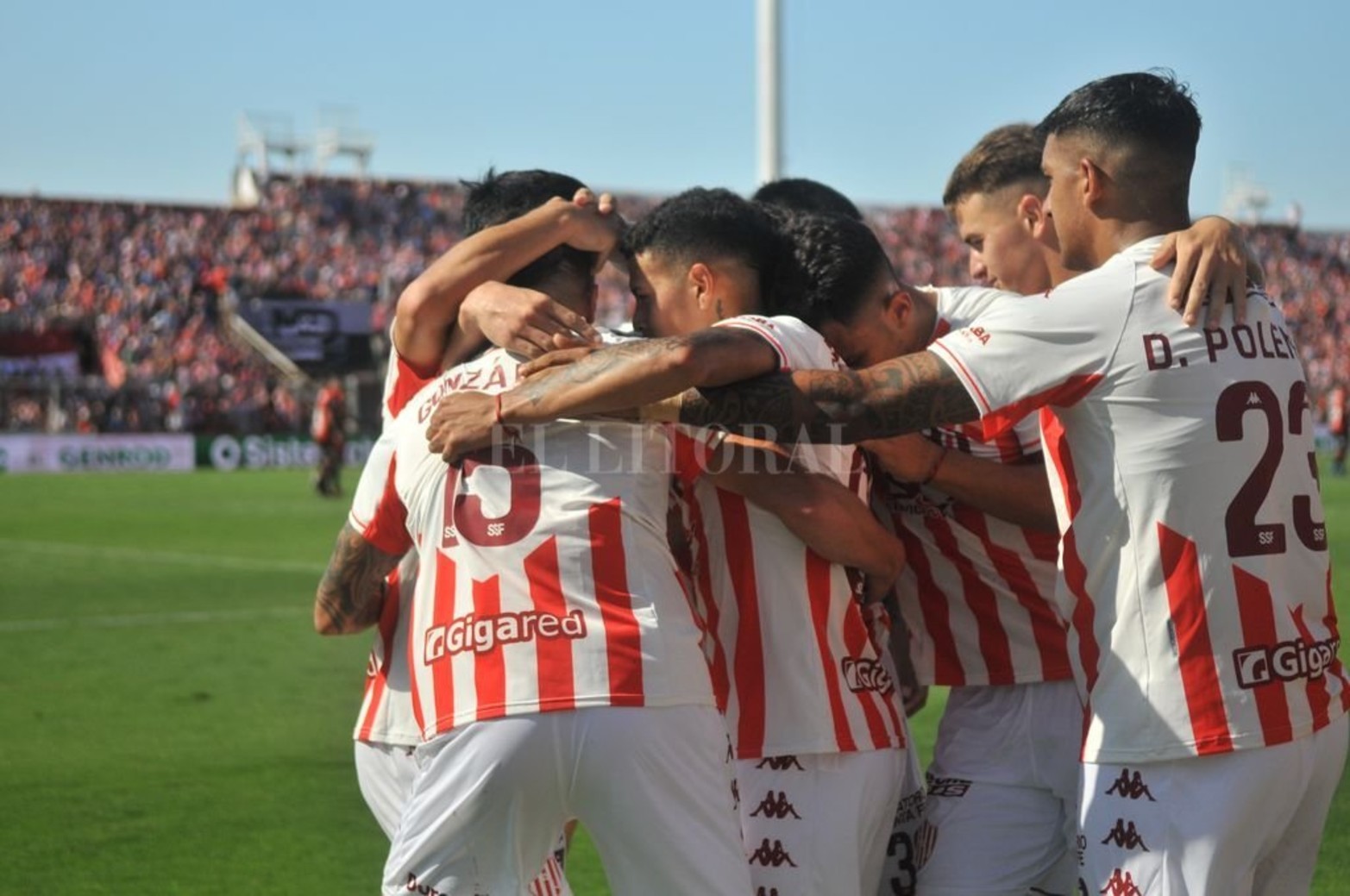 Unión y Newell´s juegan en la calurosa tarde en Santa Fe por la novena fecha de la Liga Profesional de Fútbol.