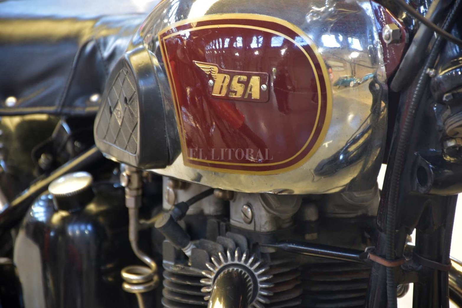 Una exposición de autos antiguos hizo lucir con "encanto retro" a la Estación Belgrano.